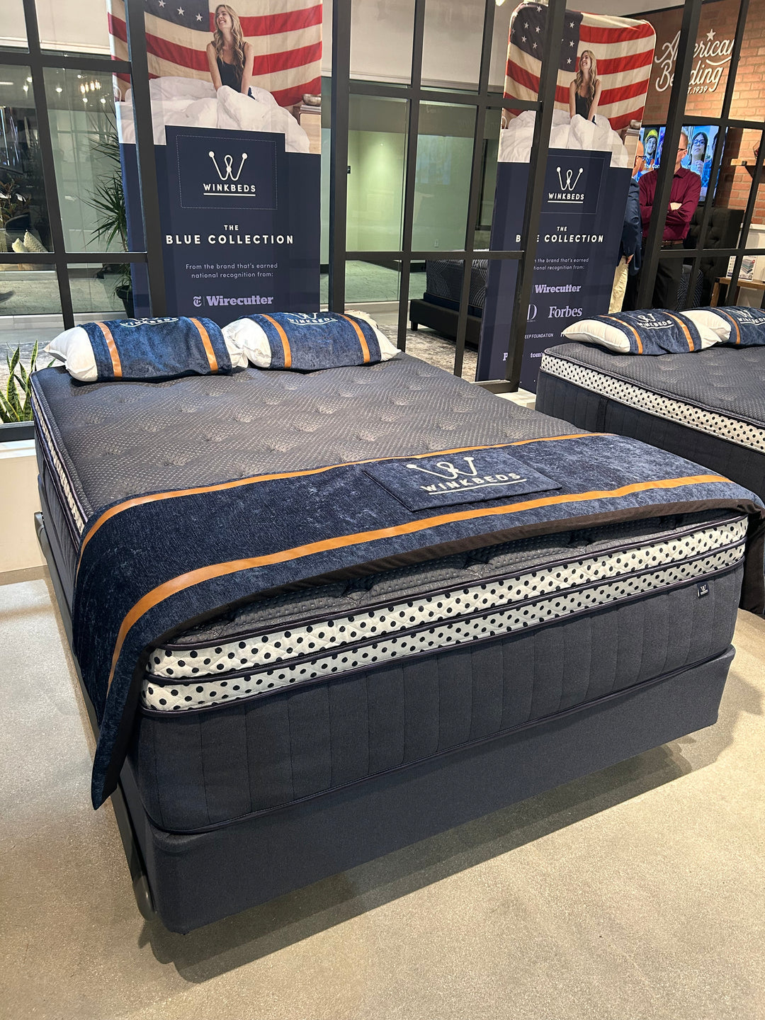 Mattress on display in a store with 'Winkebd' branding.
