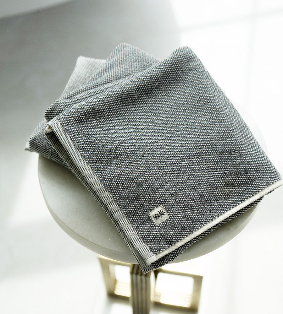 Cariloha Two-Tone Bamboo Bath Sheet in Black Sand