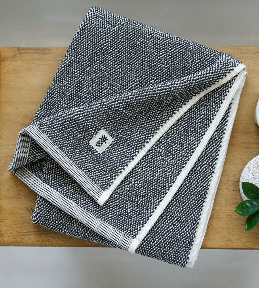 Cariloha Two-Tone Bamboo Bath Towel in Black Sand