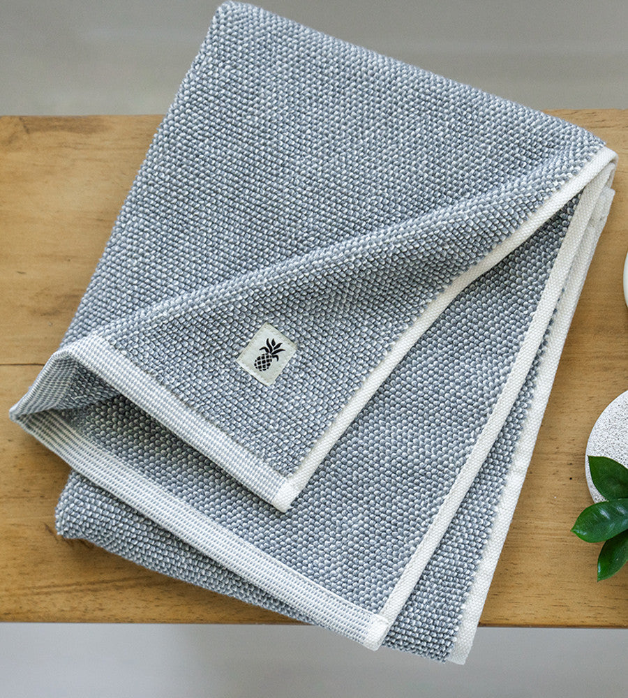 Cariloha Two-Tone Bamboo Bath Towel in Laguna Blue
