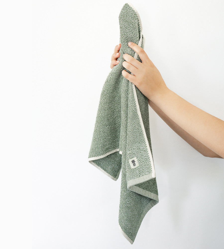 Cariloha Two-Tone Bamboo Hand Towel in Oasis Green