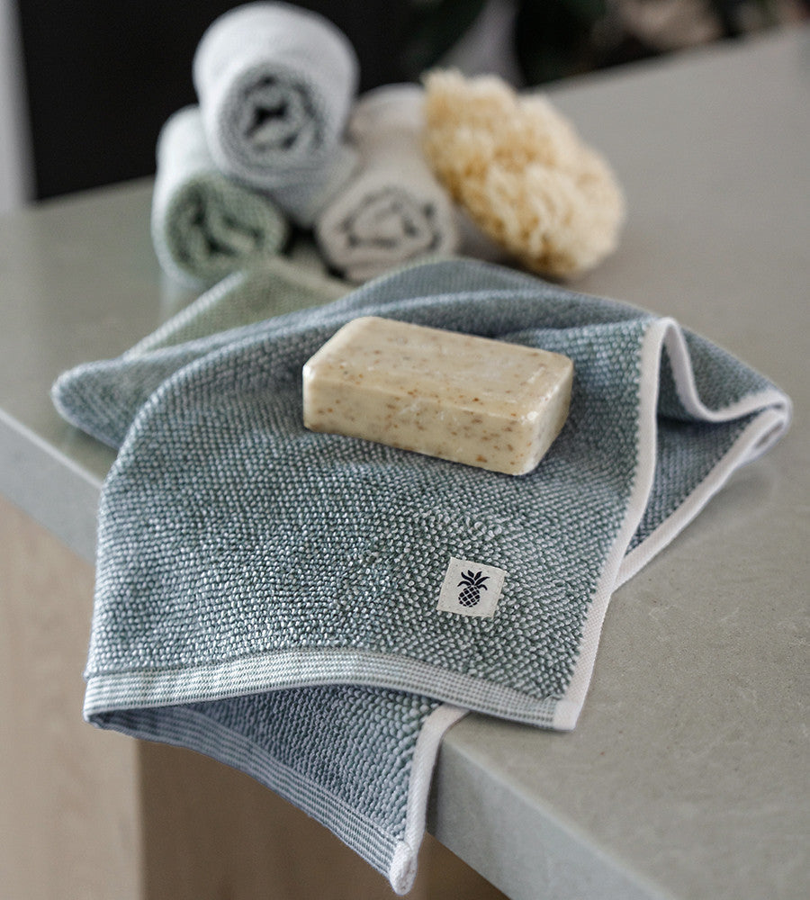 Cariloha Two-Tone Bamboo Hand Towel in Black Sand
