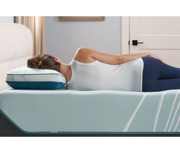 Close-up of the TEMPUR-Adapt pillow cooling cover