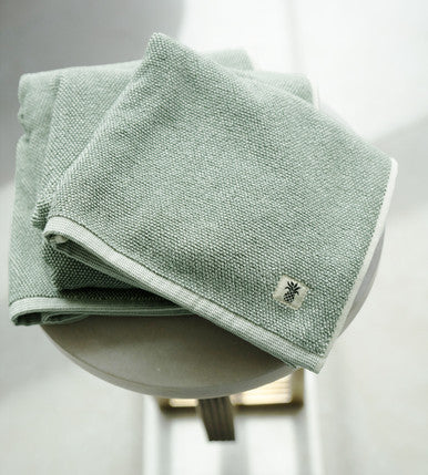 Cariloha Two-Tone Bamboo Bath Sheet